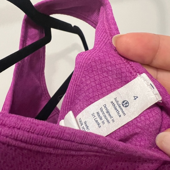 Lululemon tank top never worn - Picture 3 of 3